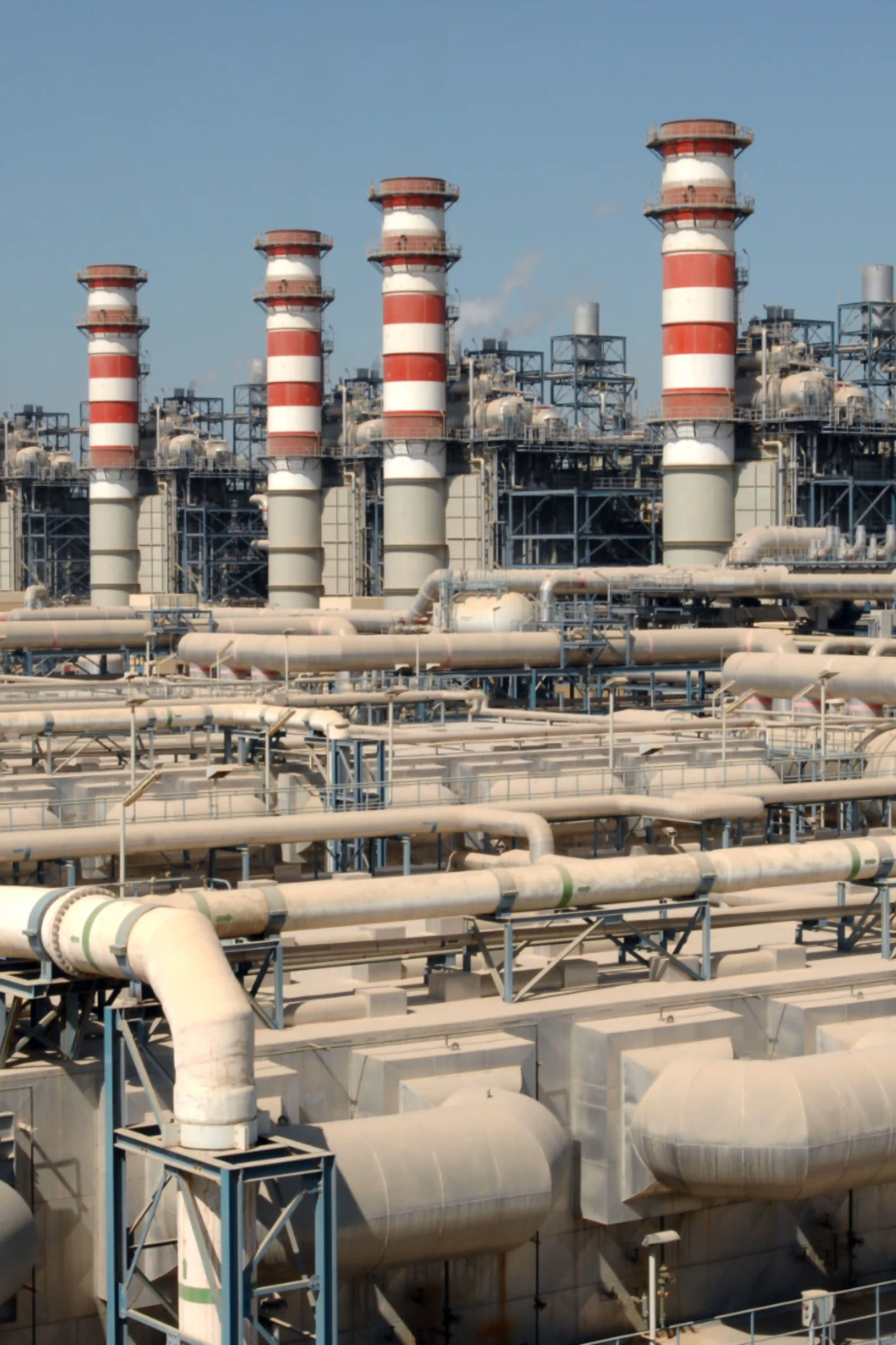 Petrochemical refinery piping
